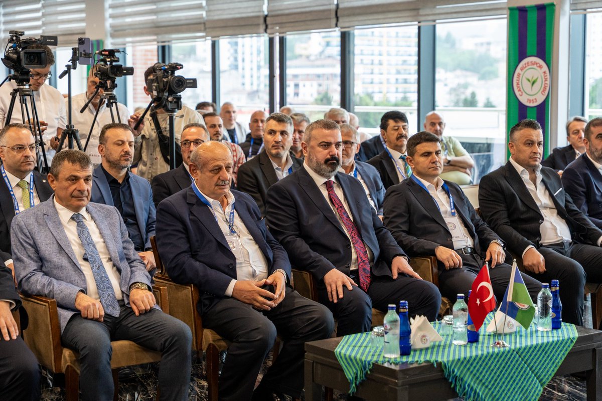 sehriatmaca's tweet photo. ℹ️ Futbol Şube Sorumluları Mezuniyetleri: Türk Dili ve Edebiyatı, Radyo ve Televizyon
ℹ️ Altyapı Şube Sorumluları Mezuniyetleri: Türk Dili ve Edebiyatı, Çevre Mühendisliği

Yönetim kurulu görev dağılımları 👉 https://t.co/cPVoDWNCNg https://t.co/3v5fUie83N