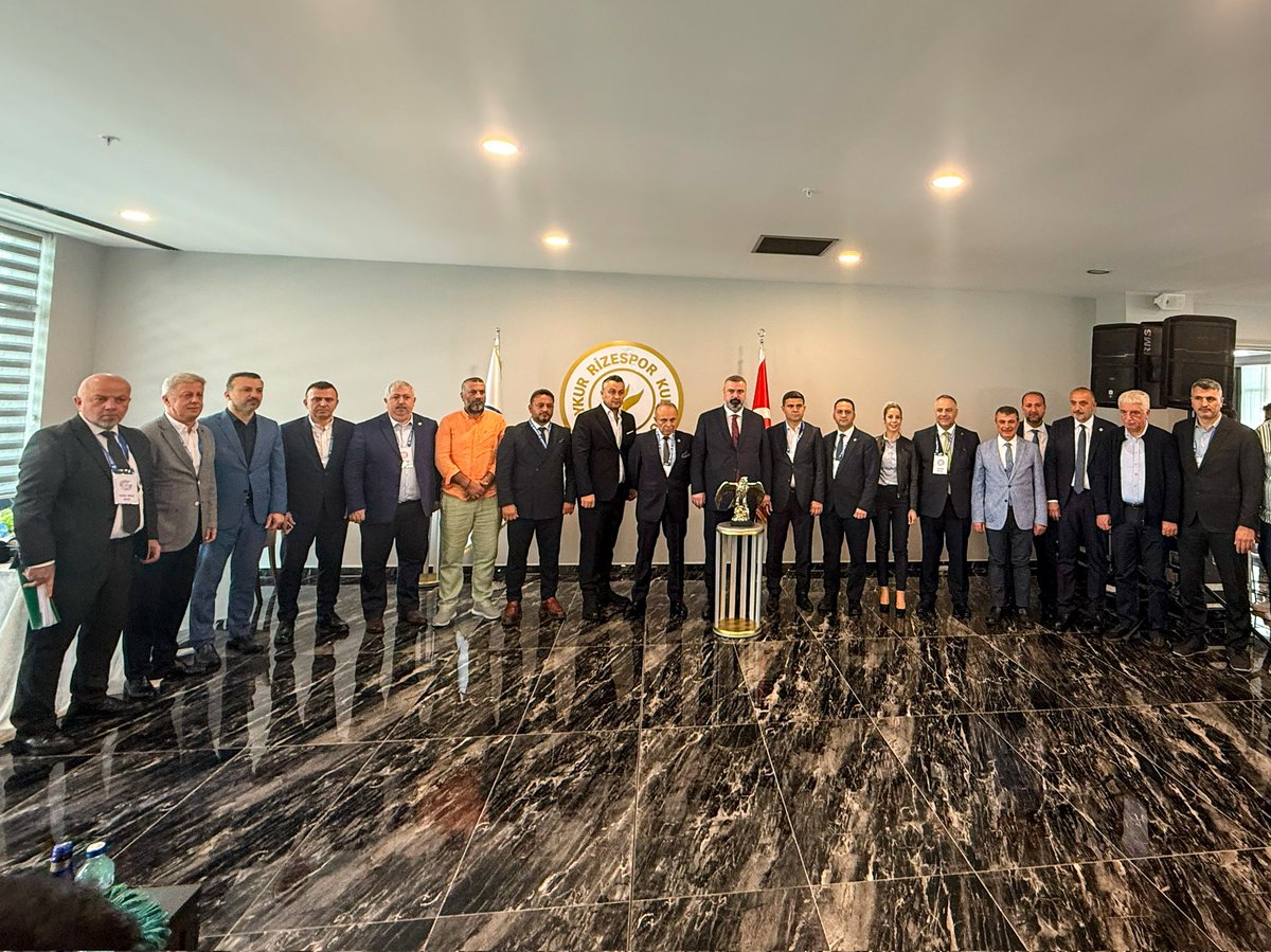 sehriatmaca's tweet photo. ℹ️ Futbol Şube Sorumluları Mezuniyetleri: Türk Dili ve Edebiyatı, Radyo ve Televizyon
ℹ️ Altyapı Şube Sorumluları Mezuniyetleri: Türk Dili ve Edebiyatı, Çevre Mühendisliği

Yönetim kurulu görev dağılımları 👉 https://t.co/cPVoDWNCNg https://t.co/3v5fUie83N