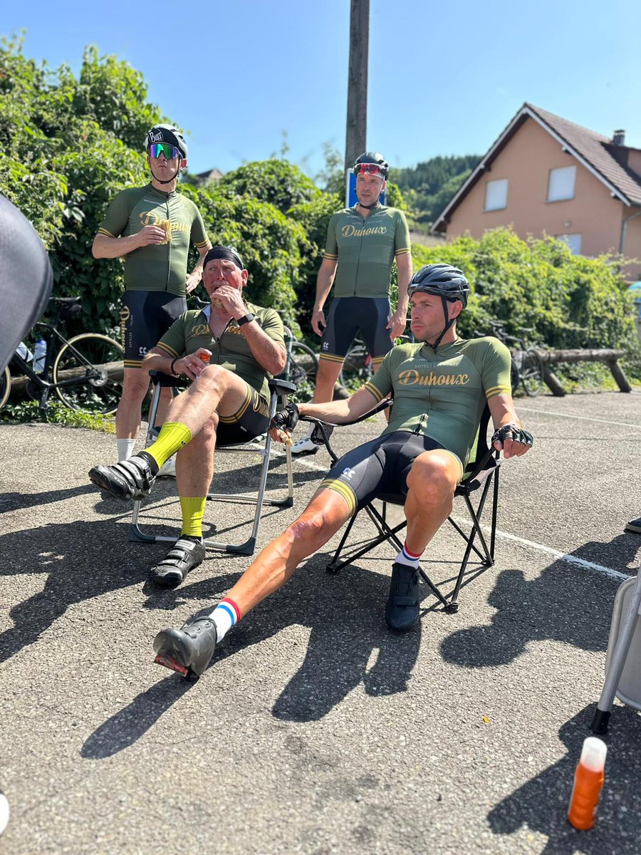 WCWergea's tweet image. Het fietsgedeelte van dag 2 zit erop, deze voerde ons langs de mythische Grand Ballon, wat met stipt de hoogste top van de Vogezen is. De conditie van de groep is in orde, getuige de vele pr'tjes die behaald zijn. Nu herstellen en vanavond staat er een quiz op de planning.