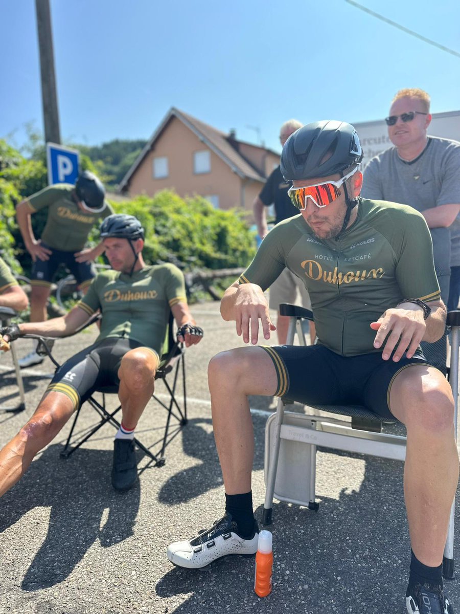 WCWergea's tweet image. Het fietsgedeelte van dag 2 zit erop, deze voerde ons langs de mythische Grand Ballon, wat met stipt de hoogste top van de Vogezen is. De conditie van de groep is in orde, getuige de vele pr'tjes die behaald zijn. Nu herstellen en vanavond staat er een quiz op de planning.