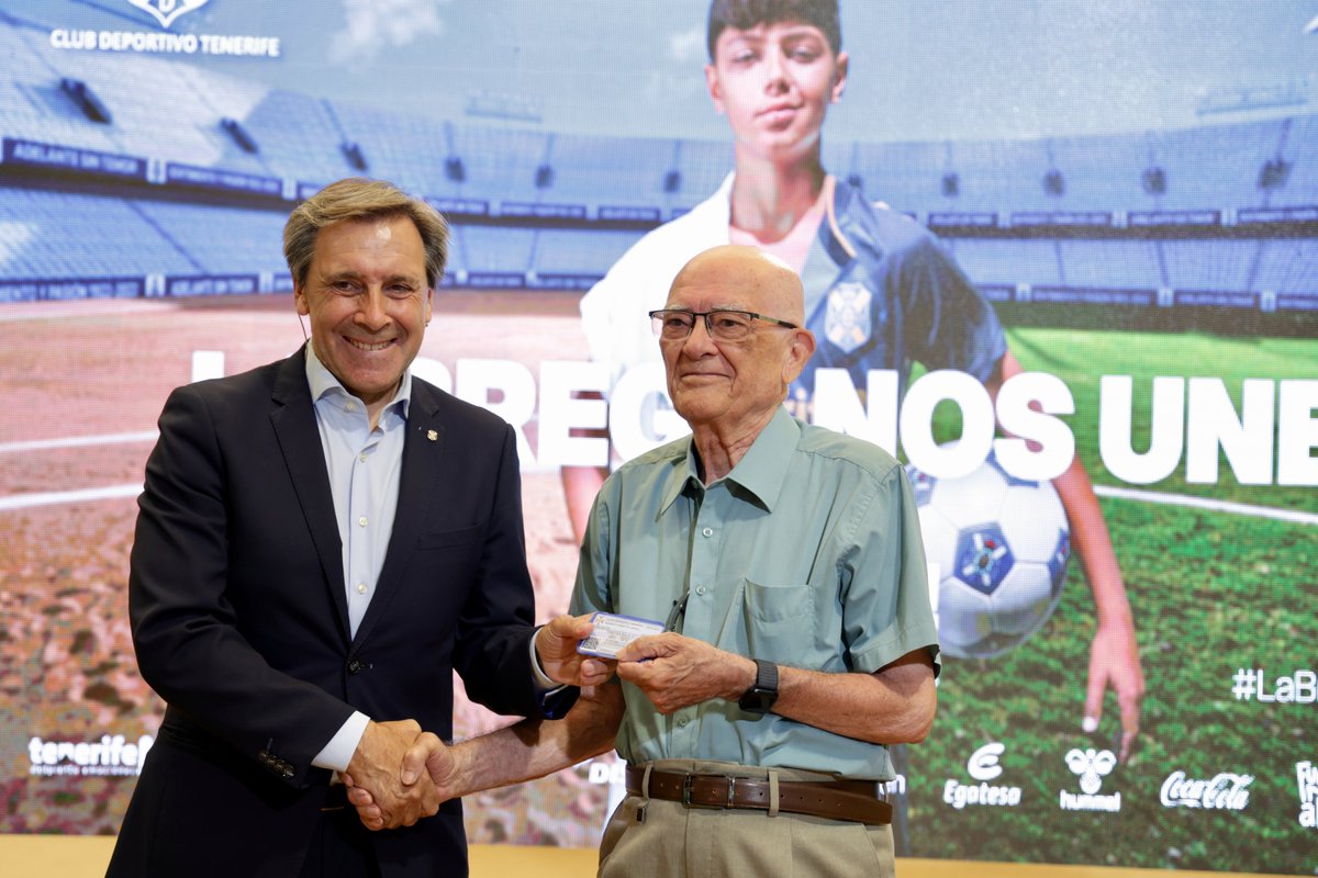 🏴󠁧󠁢󠁳󠁣󠁴󠁿⚽️ El #CDTenerife rebaja un 10 por ciento el precio de los abonos eldiario.es/1_bd17be <a href="/Cahora/">Canarias Ahora</a> <a href="/TenerifeAhora/">Tenerife Ahora</a> <a href="/CDTOficial/">CD Tenerife 🏴󠁧󠁢󠁳󠁣󠁴󠁿</a>