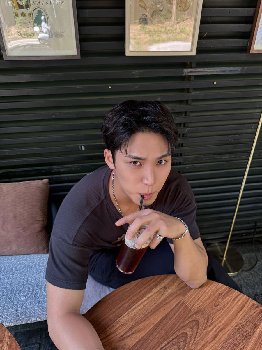 mingyu's tweet image. Don't stay awake for too long
Don't go to bed
I'll make a cup of coffee for your head
I'll get you up and going out of bed