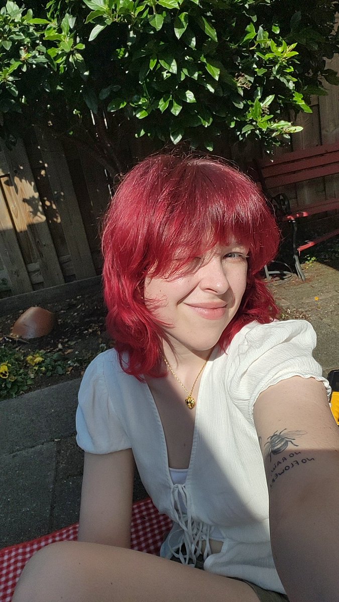 fleursdefemme's tweet photo. happy things in the road !! our eyes glistening !! #hoztwtselfieday https://t.co/mK7wZwW68T