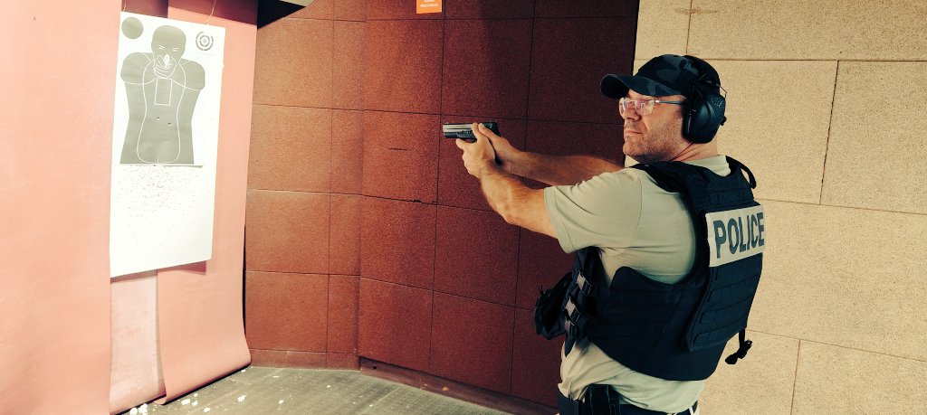 AxelRonde's tweet image. Séance de tir. Un grand merci à tous les formateurs de la #Police pour leur engagement. Cette compétence est indispensable pour chaque #policier. Malheureusement, le manque de #FTSI limite les formations, alors que nos missions deviennent de plus en plus risquées.#CFTC #FDO