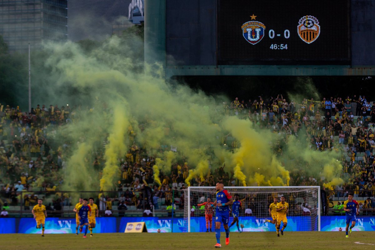 Imagínate si llegaban todos... 😶‍🌫️

Viajar a ver un juego de fútbol nunca debería ser un peligro. Se necesitan explicaciones y vamos tarde.

Orando por la pronta libertad para los hinchas aurinegros que no llegaron a la UCV. El fútbol no es una amenaza.

📸 de mi autoría.