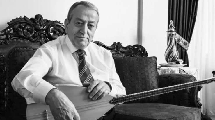 mansuryavas06's tweet photo. Ayaşlı hemşehrimiz, halk müziğimizin kıymetli ismi Mehmet Erenler’in vefatını büyük üzüntüyle öğrendim.
“Karpuz Kestim Yiyen Yok”, “Değmen Benim Gamlı Yaslı Gönlüme” ve “Bir Çift Turna Gördüm” gibi nice türküyü derleyerek kültür hazinemize kazandıran bu büyük ustayı, her zaman saygıyla anacağız.