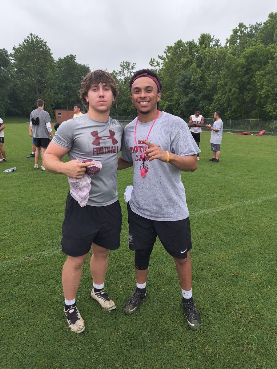 Had a great time competing <a href="/BH2OFootball/">Bridgewater Football</a>  yesterday! Thank you Coaches. 
<a href="/CoachKBarr/">Coach Barr</a> <a href="/Coach_Rich50/">Deion Richardson</a> 
<a href="/CoachSexton16/">Coach Malik Sexton Sr.</a> 
<a href="/GlenallenfbDASH/">Glen Allen Football</a>
