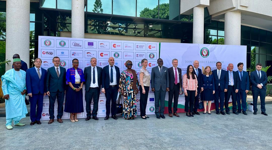 ECOWASdevparcel's tweet image. #ECOWAS, #EU , #Germany, #Spain, in collaboration with #GIZ, #UNIDO, #AECID,#ITC,#ExpertiseFrance,#FIAP, today launched 4 initiatives  (€105 million) , aimed at strengthening trade competitiveness, market access, peace security,institutional capacity,enhancing trade in services.