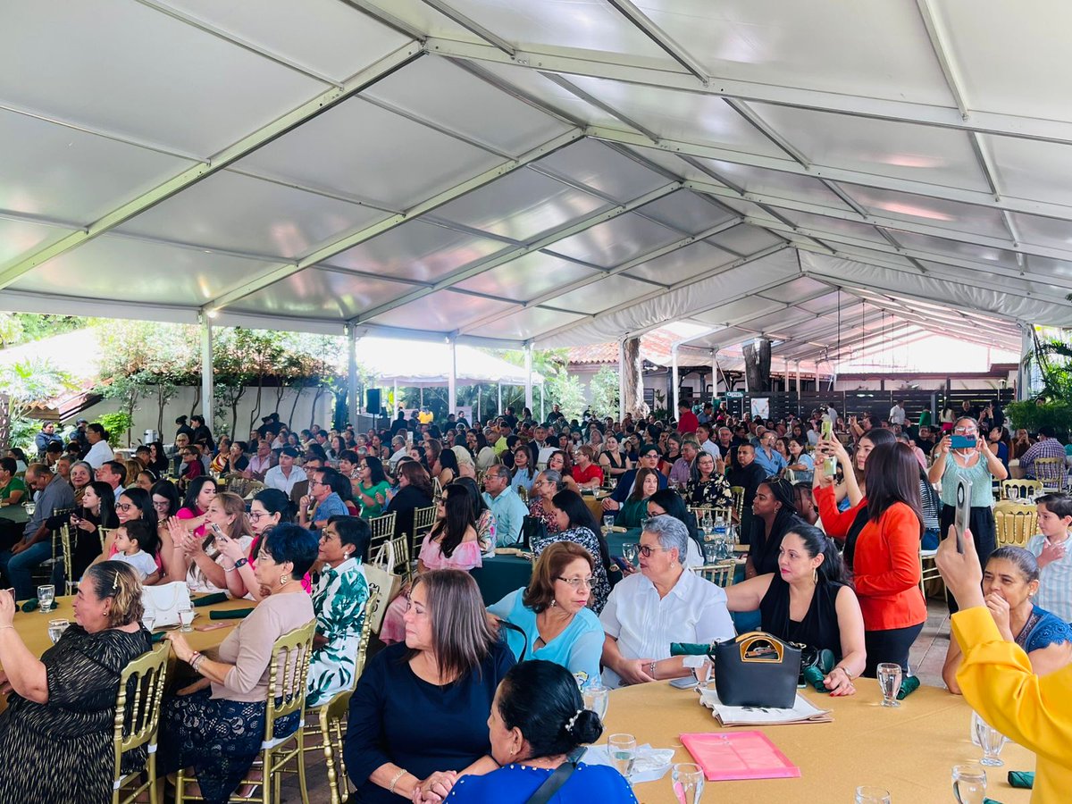 inpremahn_'s tweet photo. 🎉 El INPREMA da una cordial bienvenida a los 248 nuevos jubilados y pensionados 👩🏫👨🏫
Que esta etapa traiga consigo alegría, nuevas experiencias y oportunidades 🌟✨
¡Enhorabuena! 🎊💙
#INPREMA #JubilaciónDocente #BienestarMagisterial https://t.co/MU9FKVnLjz