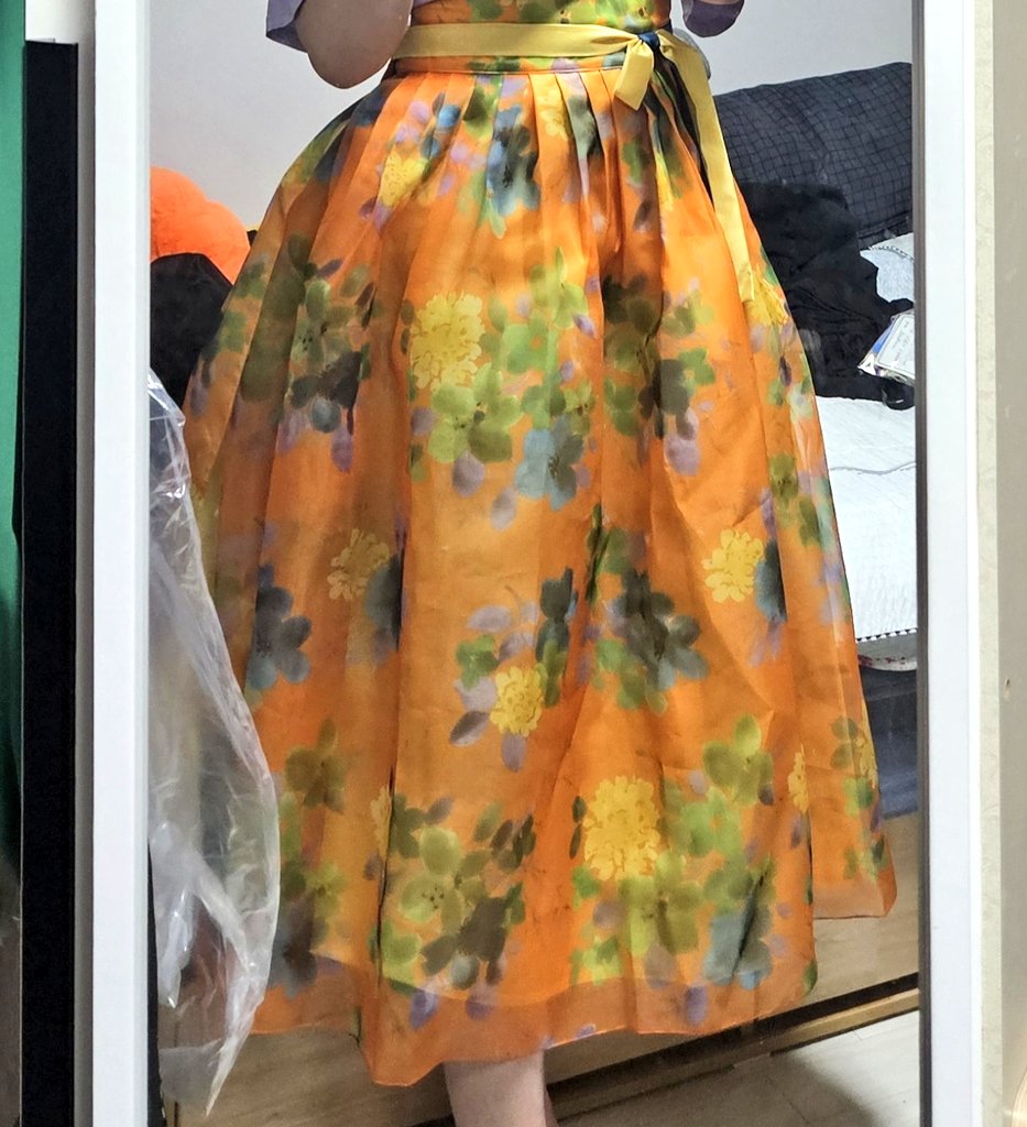 자축생선으로 샐리 허리치마를!!
언제나 사랑스러운 포장에 선물까지ㅜㅜㅜ