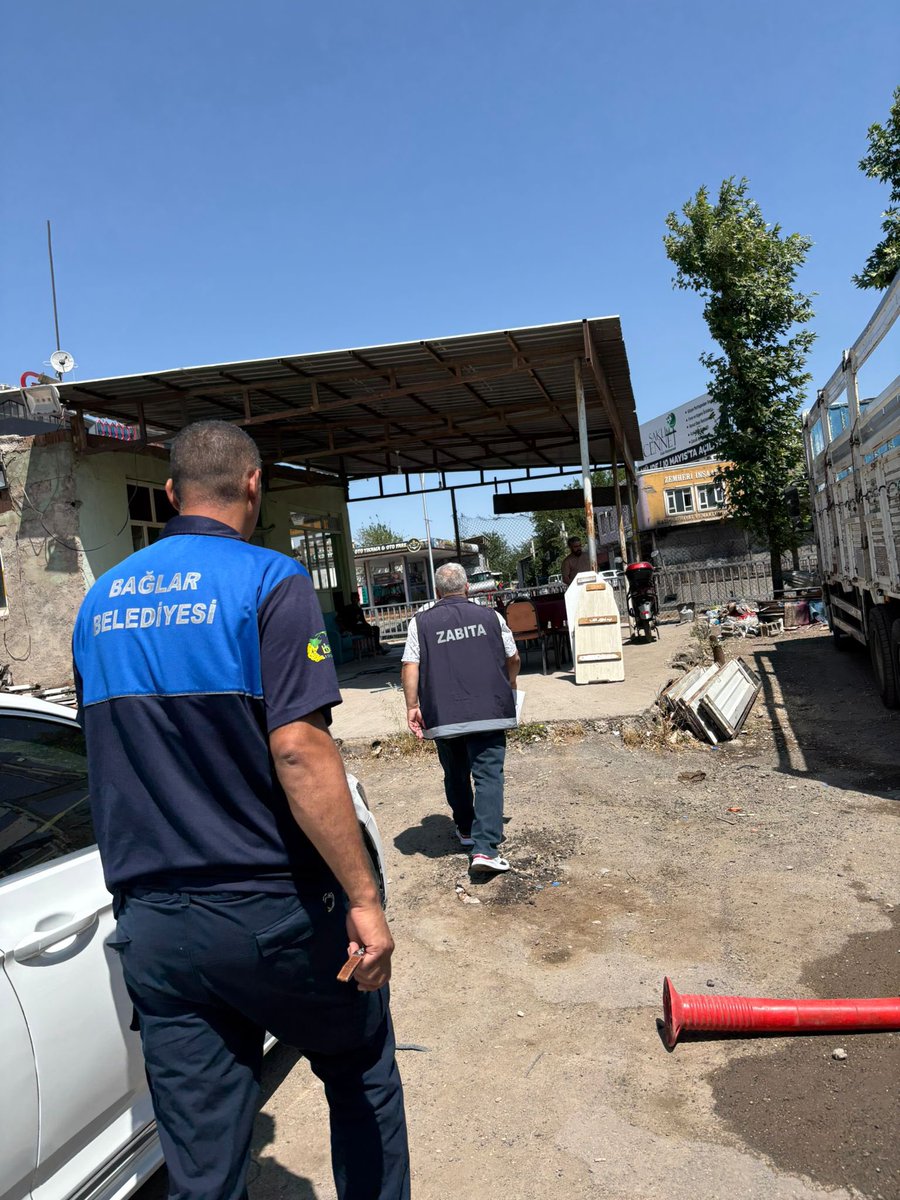 📌Denetimlerimiz Kesintisiz Devam Ediyor

Belediyemizin Zabıta Müdürlüğüne bağlı ekipler, halk sağlığı ve güvenliği için denetimlere devam ediyor. Bu kapsamda Bağcılar Mahallesi’nde yapılan market denetimlerinde Son Kullanma Tarih geçmiş ürünlere el konularak, imha edildi.