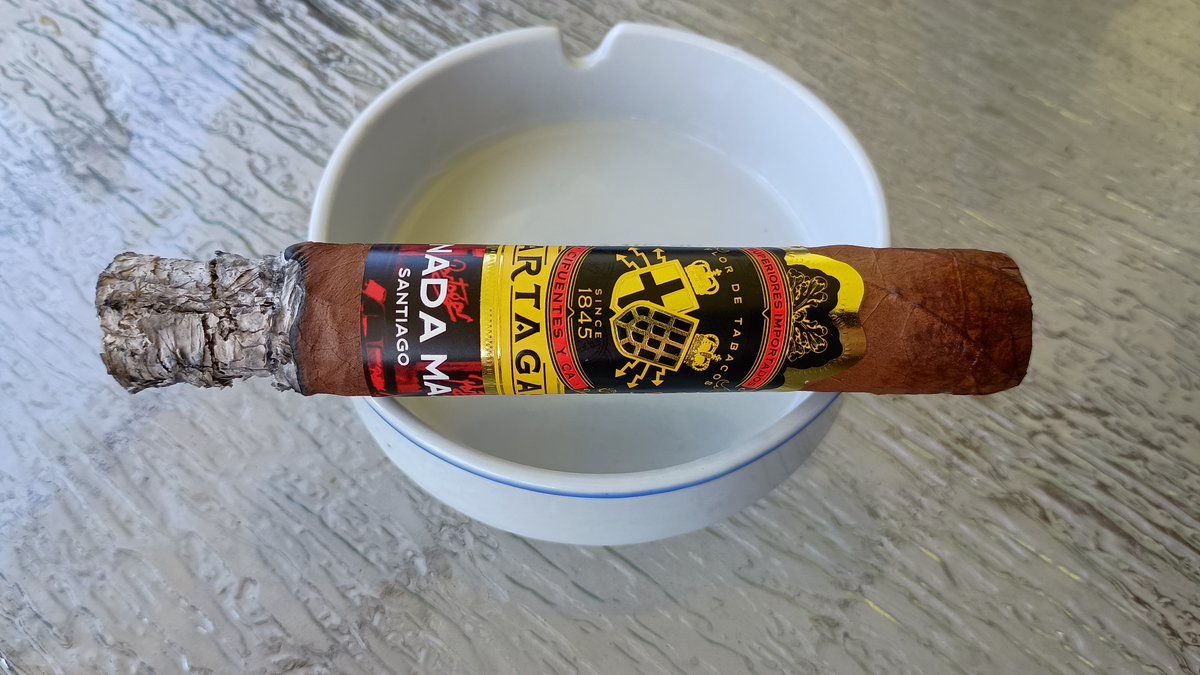 Review of Partagas Y Nada Mas Santiago Robusto Cigar:
cigarczars.com/review/partaga…