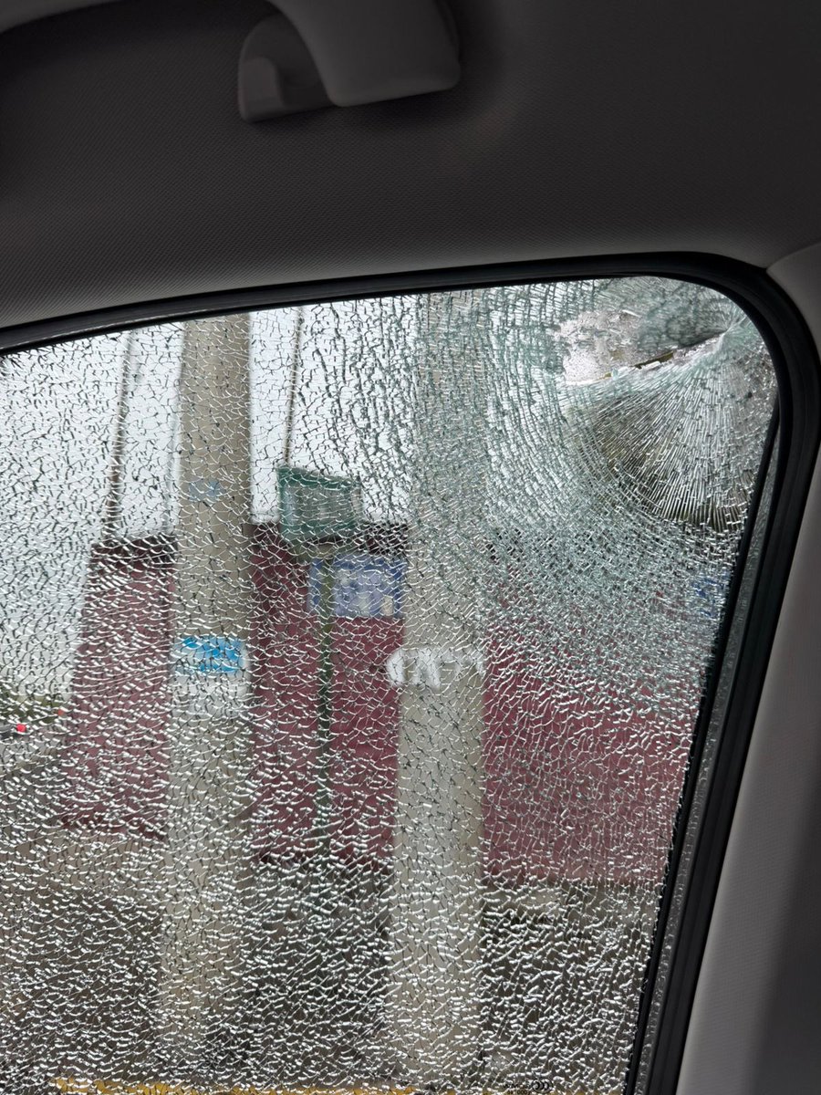 Claudia_Natt's tweet photo. @MTGobPue por favor se les pide quitar a los taxis piratas que hacen base en un estacionamiento sobre la 22 norte y la 14 oriente a lado del seven de la udlap. Hoy un chofer de estos aventó una piedra al auto de un señor, hay escuelas cerca y esta gente está los @SnAndresOficial https://t.co/5pMP8fpb8n