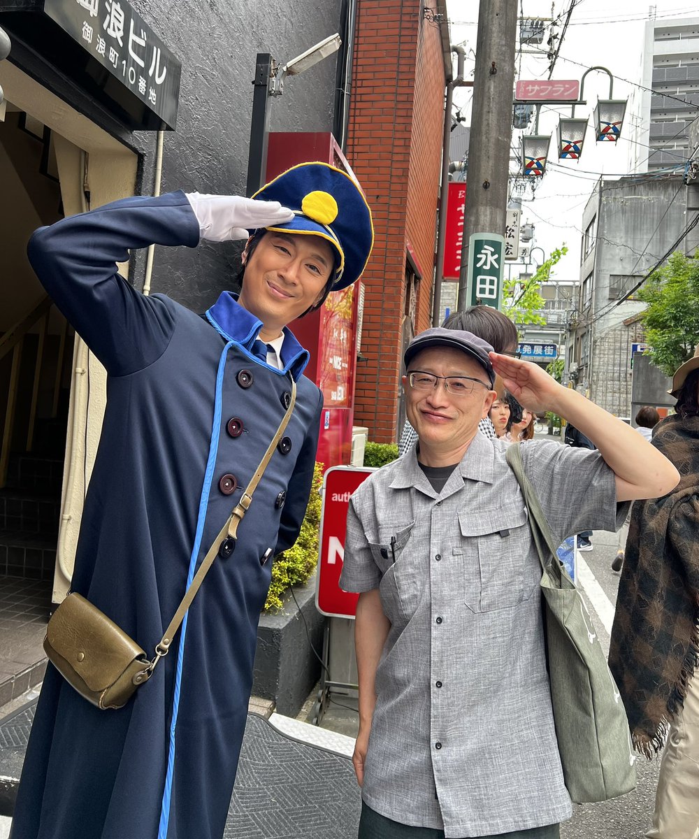 3)→ そしてお馴染み松尾さんは、そのスラリとしたフォルムで あの車掌さんですよ😆トラブルにあたふたする振る舞いは元ネタそのままに、とっても楽しい車掌さんでした👍

もう一声、あのブラックホールみたいな顔面が欲しかったねぇ…って話したら、そういう思考錯誤もあったとか、襟の工夫とかね😊→