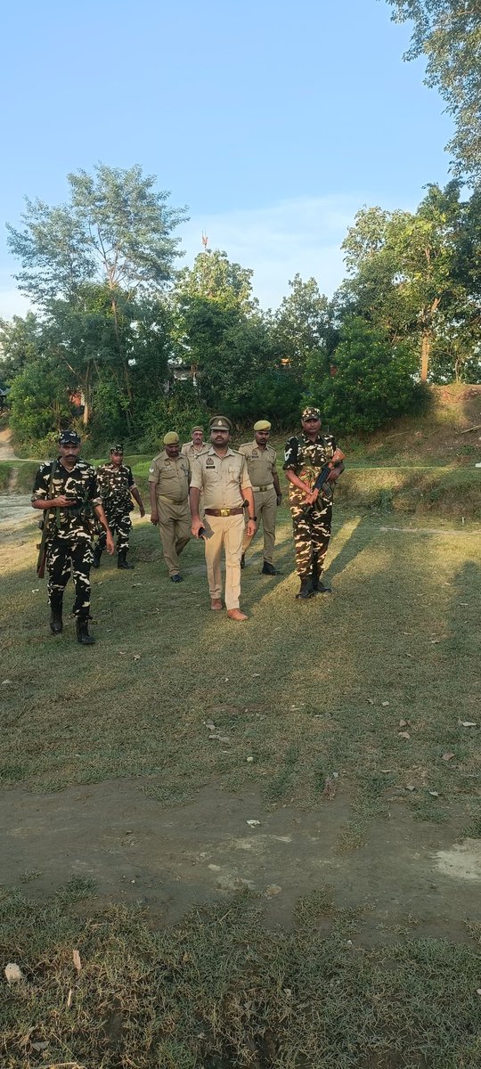 maharajganjpol's tweet photo. #Maharajganjpolice
#SPMRJ  के निर्देशन में शान्ति एवं कानून-व्यवस्था बनाये रखने के दृष्टिगत थाना सोनौली #Ic_Op_खनुआ पुलिस द्वारा प्रमुख स्थानों पर #Footpatrolling तथा संदिग्ध व्यक्तियों की चेकिंग की गयी तथा अन्तर्राष्ट्रीय सीमा पर SSB बल के साथ पैदल गस्त किया गया ।
@Uppolice https://t.co/TsmmZZAZ9z