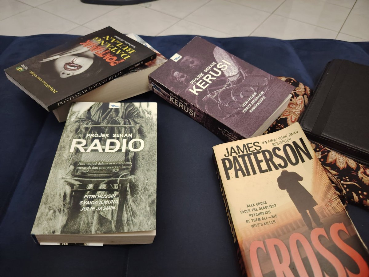 Inilah rupanya kalau mood nak membaca + update review kat GR tengah ada. Kalau tak 1 hari 10 muka surat je.