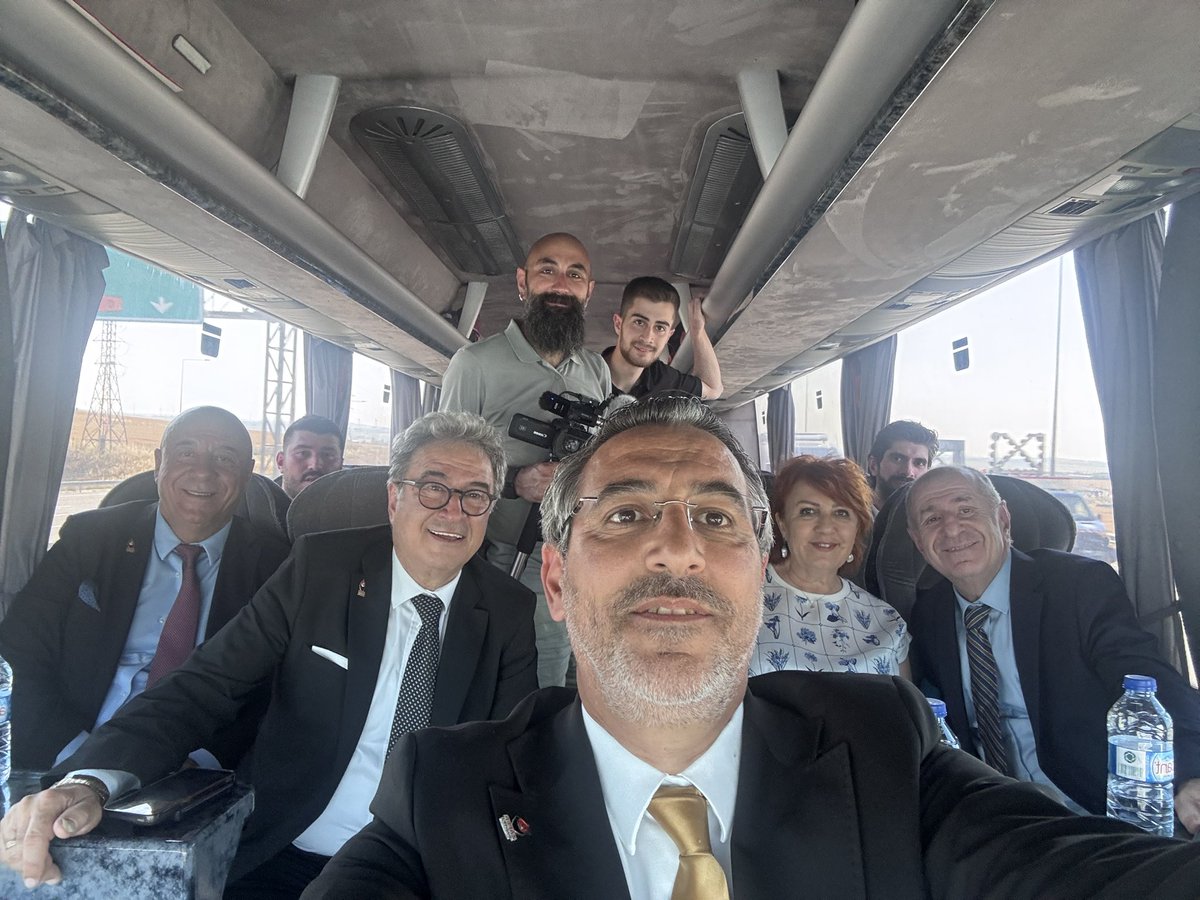 Aldık Geliyoruz…
<a href="/umitozdag/">Ümit Özdağ</a> 
<a href="/zaferpartisi/">Zafer Partisi</a>