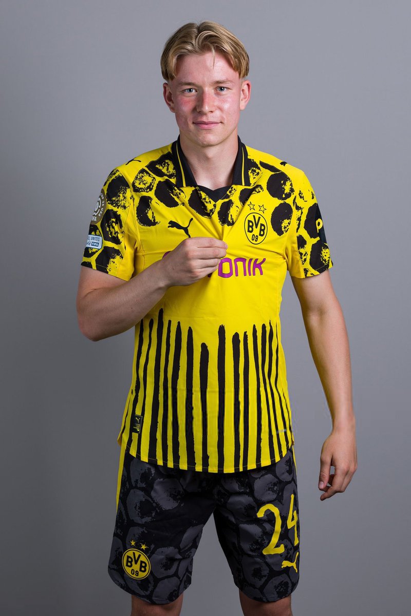 ll_barca_BVB's tweet photo. اليوم ستكون المباراة الأخيرة للراعي evonic مع الفريق بعد 20 عام من التعاون
بدايةً من المباراة القادمة سيكون الراعي الجديد للفريق Vodafone على قميصنا ✅✅✅
#بوروسيا_دورتموند | #BVB | #FIFACWC
#evonic | #vodafone | #FFCBVB https://t.co/bERYYtVYwK