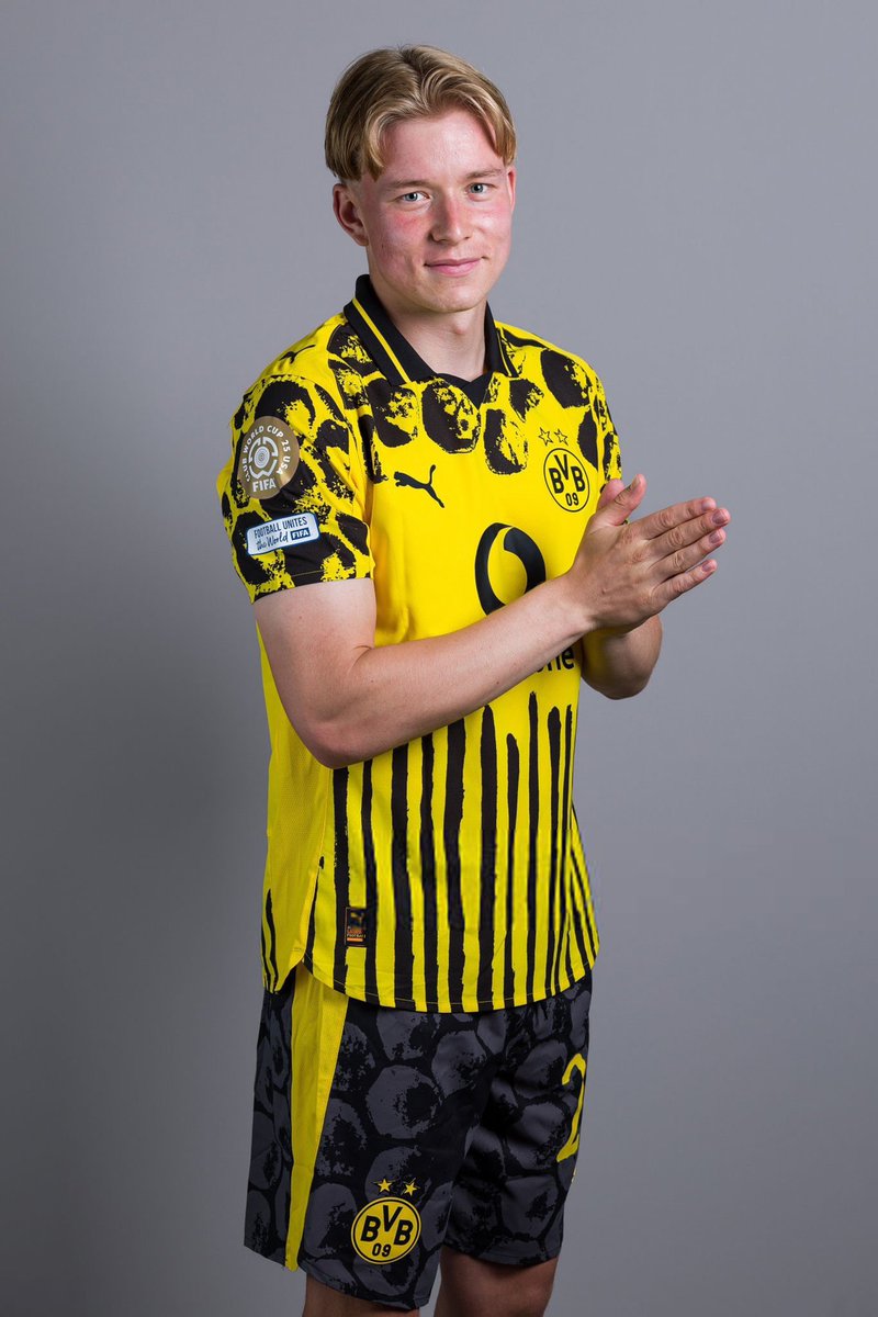 ll_barca_BVB's tweet photo. اليوم ستكون المباراة الأخيرة للراعي evonic مع الفريق بعد 20 عام من التعاون
بدايةً من المباراة القادمة سيكون الراعي الجديد للفريق Vodafone على قميصنا ✅✅✅
#بوروسيا_دورتموند | #BVB | #FIFACWC
#evonic | #vodafone | #FFCBVB https://t.co/bERYYtVYwK