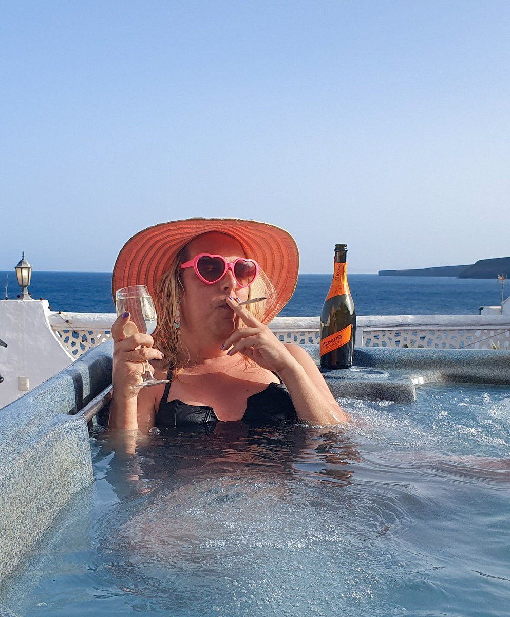 Happy Pride month! Everyone can see that Joanne, Wes, Kier and co are ridiculous, transphobic extremists, my trans and queer communities are thriving and I have affirming suntan lines.

Love it when a plan comes together.

#SupremeWin #AllWomensRights