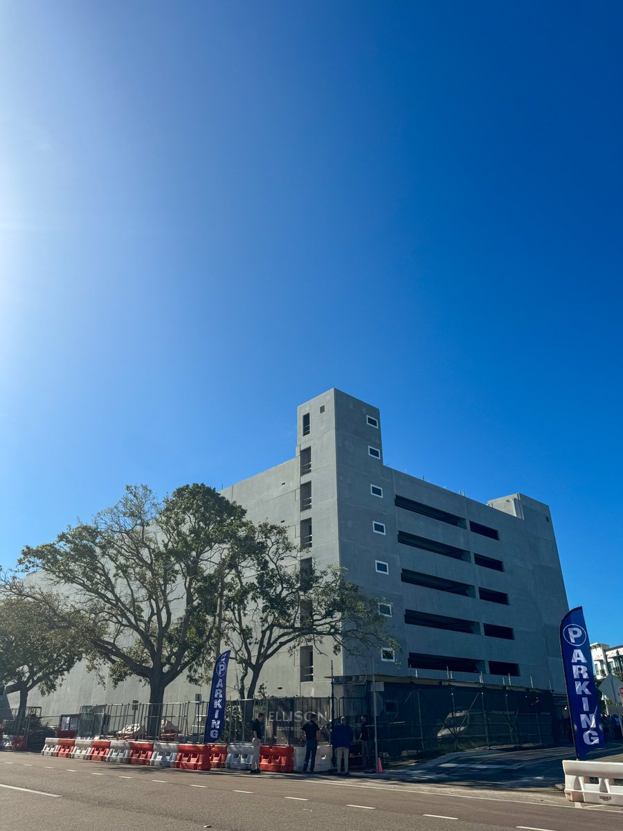 🚗 BIG news in the EDGE District! A brand new parking garage—The Central—is now open with 540 spaces to make parking easier in one of St. Pete’s most vibrant neighborhoods. More spots, less stress. See you in the EDGE, St. Pete!

📍1301 Central Ave