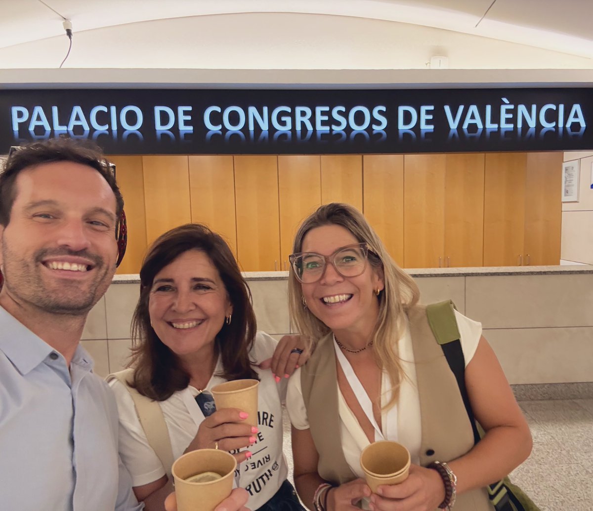 🤝 JUNTOS llegamos ➕ LEJOS y
🩺 tratamos MEJOR a los PACIENTES

#semicyuc2025 #MedicinaIntensiva
LX congreso nacional <a href="/semicyuc/">SEMICYUC</a> 

👉🏼 semicyuc.org/congreso2025/
📍 <a href="/PalcongresVLC/">PalacioCongresosVLC</a>
