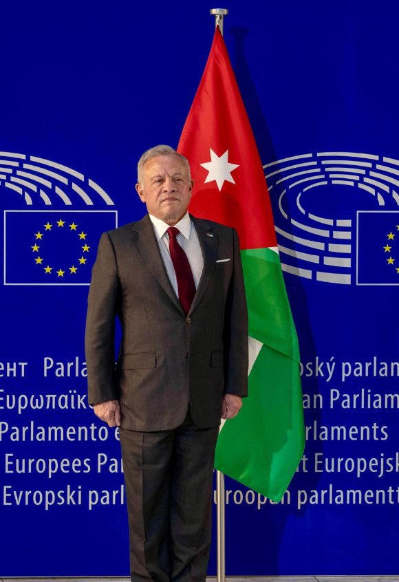 زعيم السياسة والدبلوماسية جلالة الملك 
عبد الله الثاني ابن الحسين حفيد خاتم الأنبياء والمرسلين صلوات الله عليه 🇯🇴🤍.