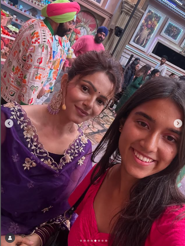 Rubina snapped on the sets of #LaughterChefs2 

Insta Link: instagram.com/p/DK_7U1HqEuk/…

#RubinaDilaik #RubiHolics