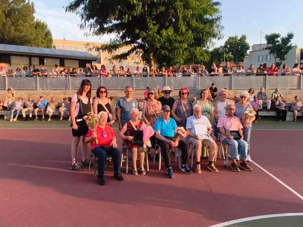 ‘Concierto homenaje a nuestros mayores de Villaverde Bajo’ 

Organizado por la A.V. La Unidad de Villaverde Este el pasado sábado 14 de junio, en el patio del CEIP Antonio de Nebrija 

distritovillaverde.com/concierto-home…