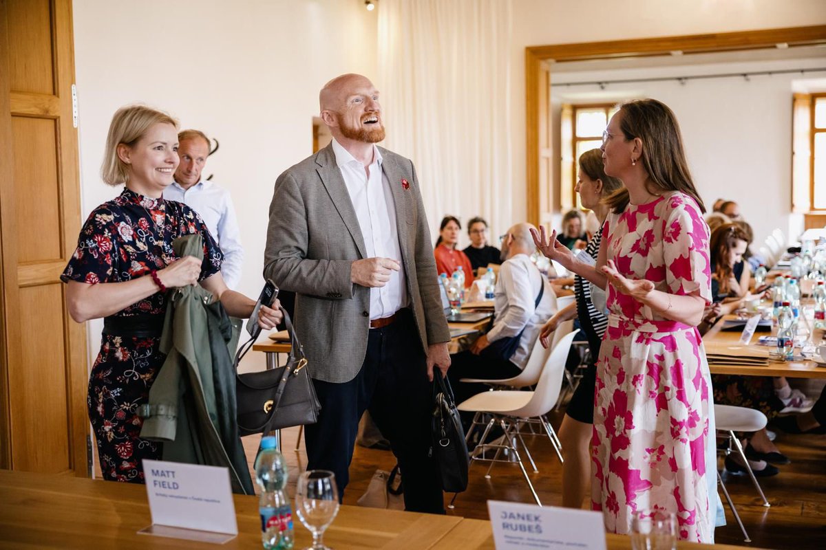 Matt Field (@mattfielduk) on Twitter photo O síle veřejné diplomacie, autenticitě a britské kampani GREAT jsem měl možnost mluvit na setkání ředitelek a ředitelů <a href="/Ceska_centra/">Česká centra / Czech Centres</a>. Děkuju <a href="/jitkapj/">Jitka P Jurkova</a> a <a href="/SidlovaTereza/">Tereza Šídlová</a> za pozvání! O síle veřejné diplomacie, autenticitě a britské kampani GREAT jsem měl možnost mluvit na setkání ředitelek a ředitelů <a href="/Ceska_centra/">Česká centra / Czech Centres</a>. Děkuju <a href="/jitkapj/">Jitka P Jurkova</a> a <a href="/SidlovaTereza/">Tereza Šídlová</a> za pozvání!