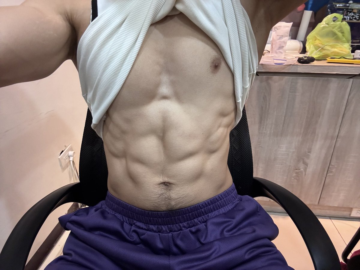 ccyyhh224's tweet photo. 徵個乖狗來我這邊躺 https://t.co/7PTkxbHnFH