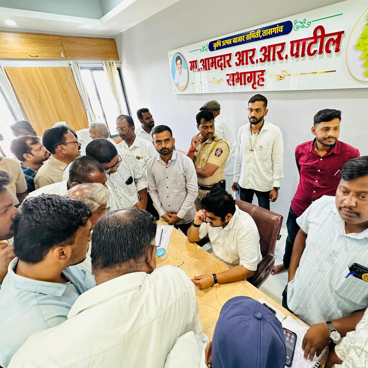 आज तासगाव मार्केट कमिटी येथे मतदारसंघातील नागरिकांना भेटण्यासाठी उपलब्ध होतो. यावेळेस अनेक विभागांचे प्रश्नांचे निरसन केले.
#rrpatil #wewillrise