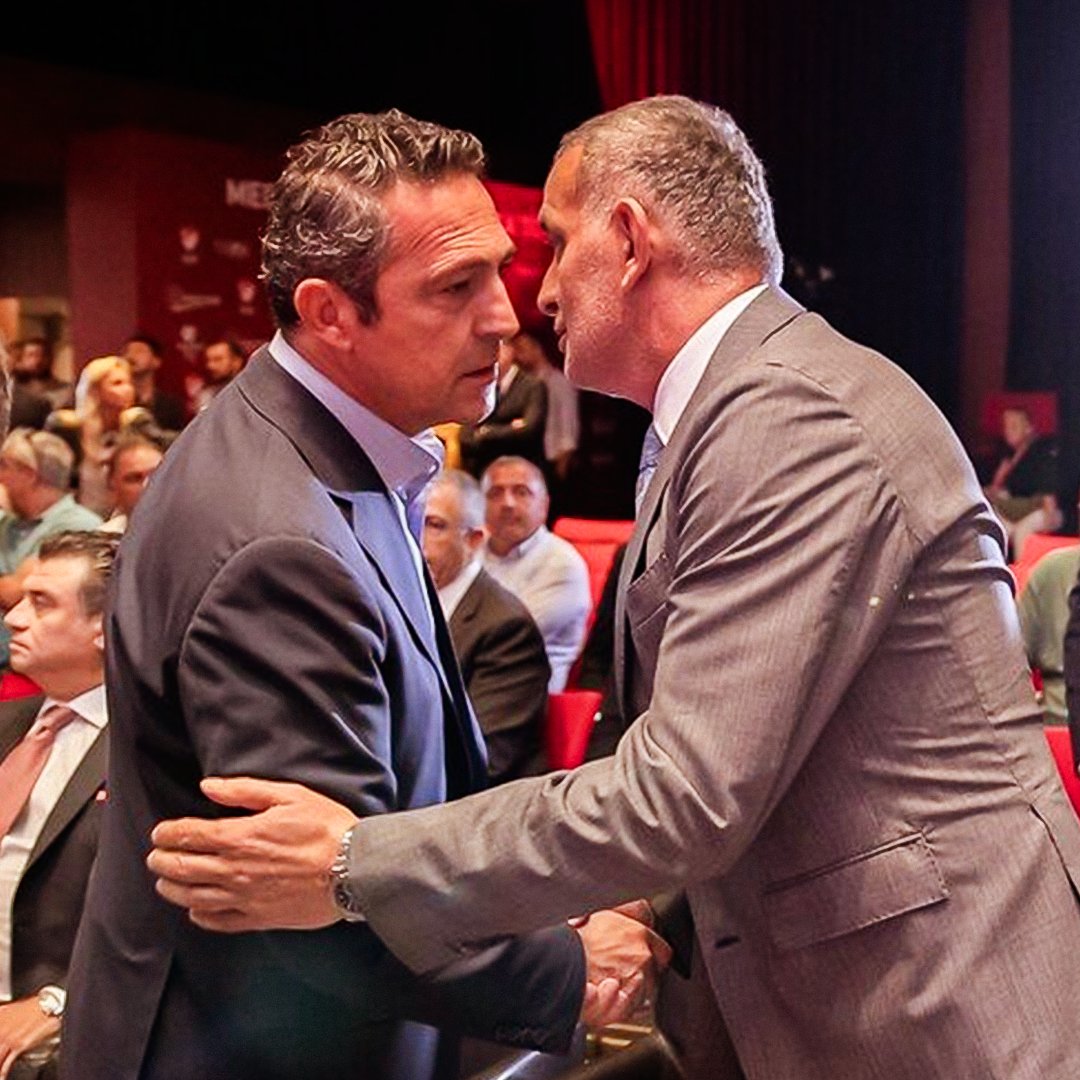 Federasyon tarafından kollanmalarına rağmen, gerçekliği şüpheli mesajlar üzerinden sözde mağduru oynayan ve istifa diyemeyenlere inat. #tffistifa #Fenerbahçe