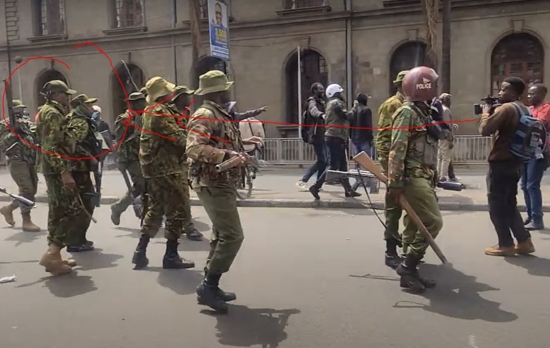 cv_yt27381's tweet photo. Another angle...Man am so mad right now!! How can you shoot this close?

Sakaja Imenti Nairobi CBD TOTAL SHUTDOWN State House Masks Moi Avenue Goons Tuesday is Tuesday Haiti Iran Israel

#TuesdayMAANDAMANO #JusticeForAlbertOchieng #endpolicebrutalityke #RutoMustGo #FufuaICC https://t.co/FGwwIglo6Z