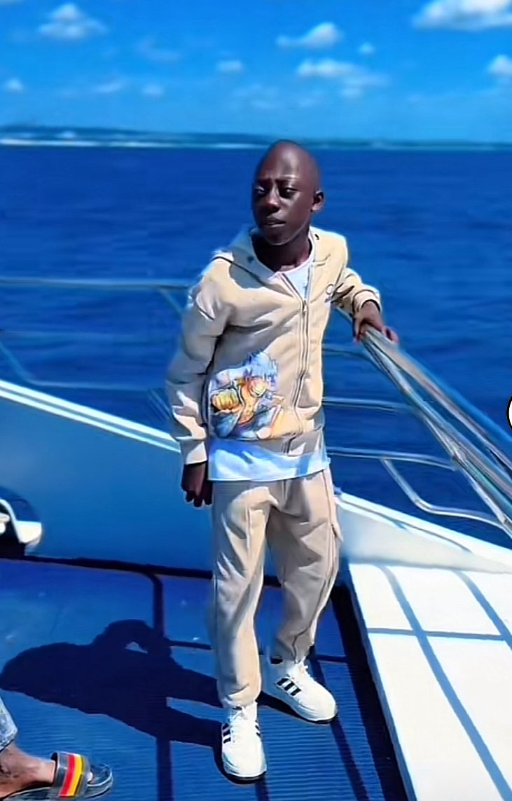 Tenge anakutupa funzo kubwa sana, Social Media ukiitumia vizuri ni Ajira Tosha..!!
Sio mpaka Kuajiliwa.