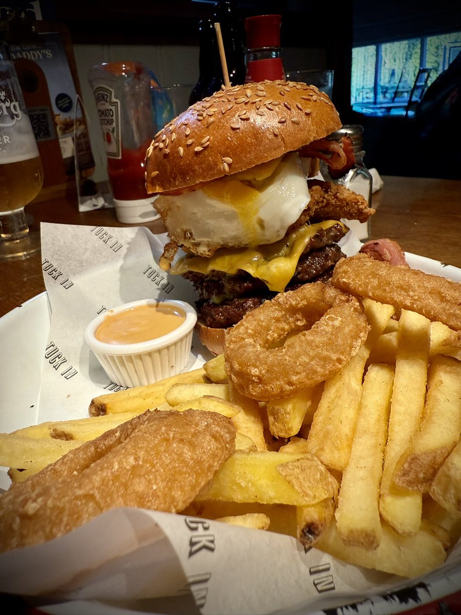 Rakhan's tweet image. Anniversary Burger 😛