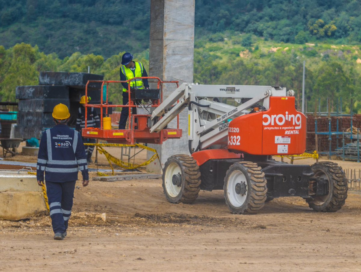 La construcción del corredor férreo de #RegioTram incluye el retiro de 77 km de rieles antiguos, la instalación de 178 km de rieles nuevos y la instalación de 141.000 traviesas de concreto. También contempla dos patios talleres - El Corzo y - ANI.
 
 #RegioTram #RegioSobreRieles