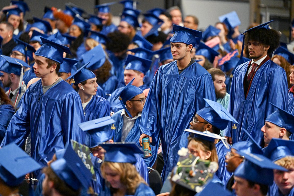 EricaPhotog's tweet image. Albany's @CapRegionBOCES graduates celebrate at Empire Plaza this past week, onto the next stage! #518grads