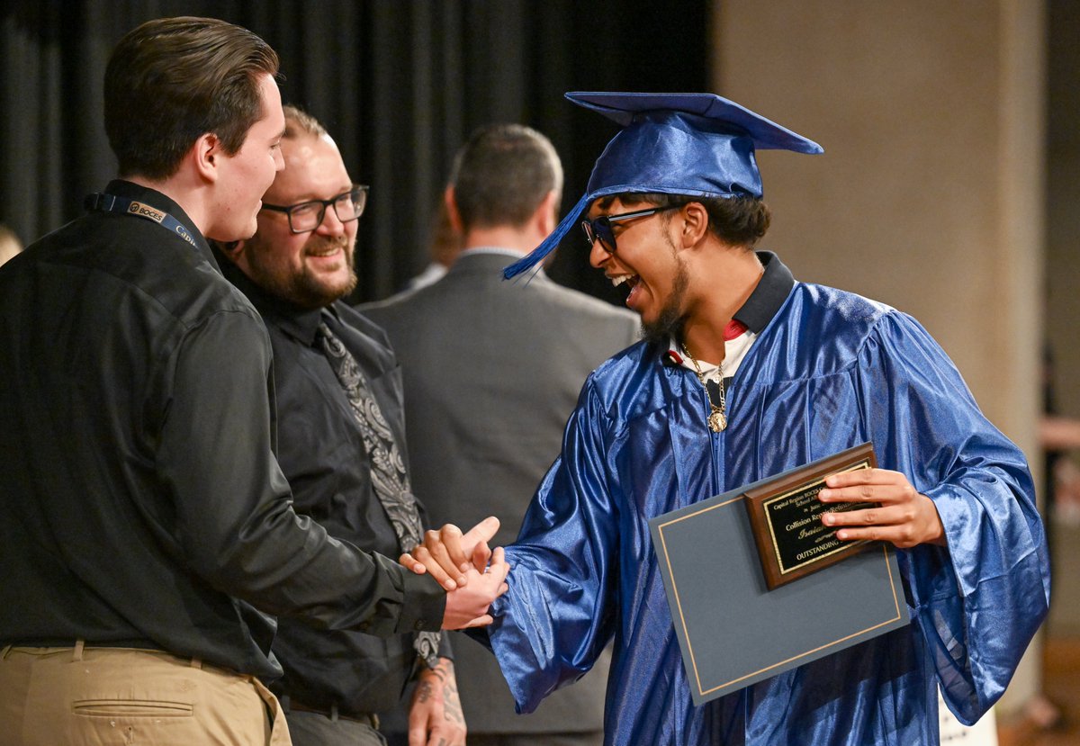 EricaPhotog's tweet image. Albany's @CapRegionBOCES graduates celebrate at Empire Plaza this past week, onto the next stage! #518grads