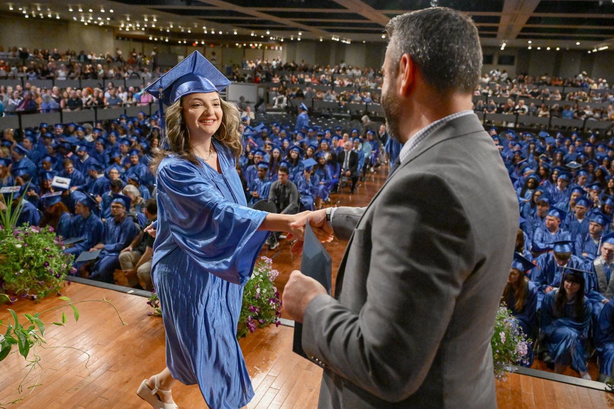 EricaPhotog's tweet image. Albany's @CapRegionBOCES graduates celebrate at Empire Plaza this past week, onto the next stage! #518grads