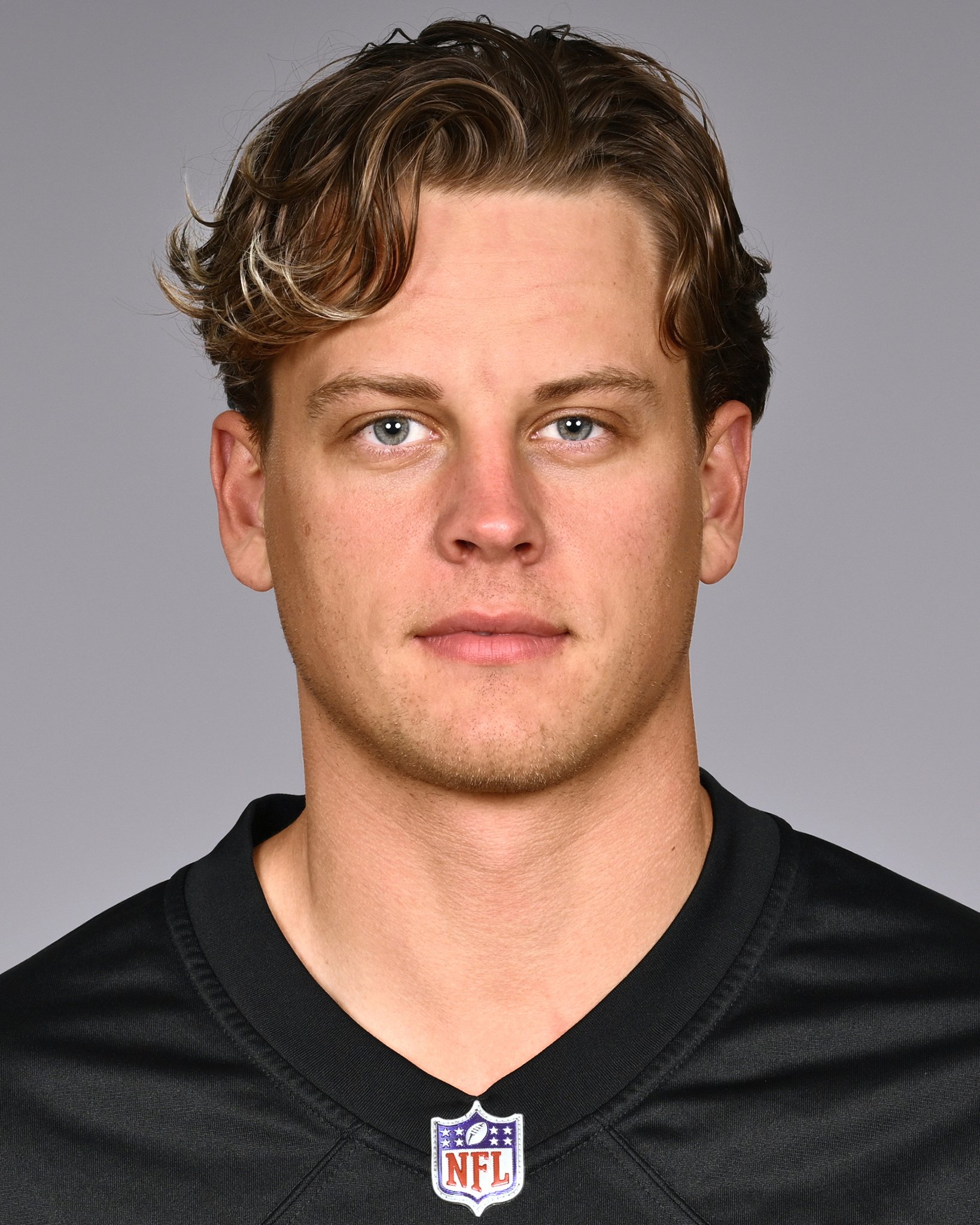Gtq2-VsXcAA2qTl?format=jpg&name=large Nobody Recognized Joe Burrow Last Night — What He Looks Like Now Has Fans Spiraling