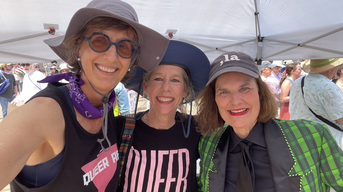 Spotted this weekend: Cece Cox, Shelly Skeen, and Paula Poundstone showing up and standing proud at the No Kings protest ✊🏽🌈