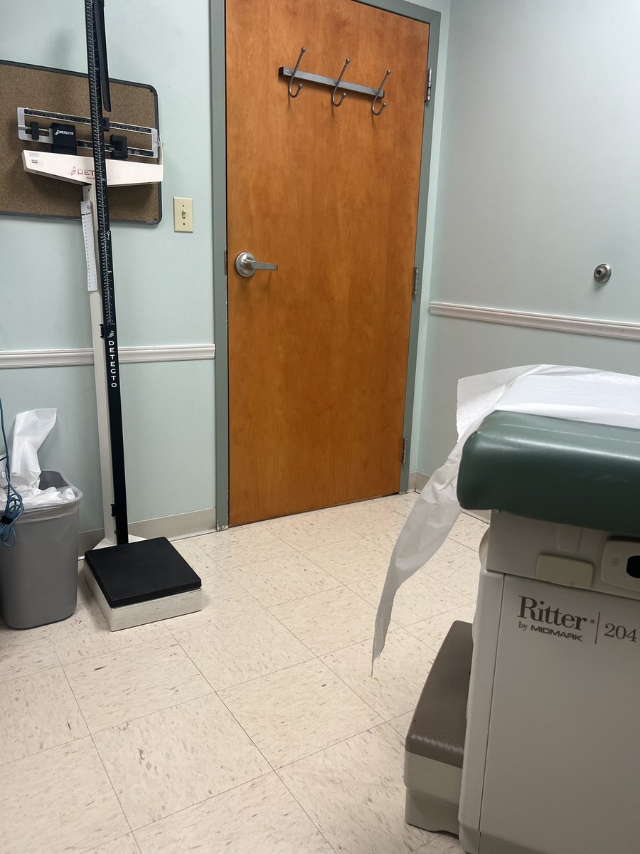 I’m BEGGING you PLEASE be a recent college grad HOT blonde/brunette girly pop in On-Clouds I BEG!!!!!!!!