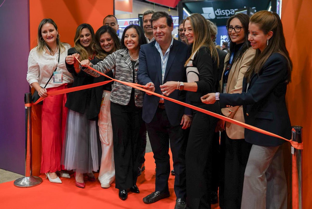 <a href="/ANDIGRAFCol/">ANDIGRAF</a> 🔹Álvaro Quijano, presidente del Consejo Directivo de <a href="/ANDIGRAFCol/">ANDIGRAF</a>, destacó: “La industria gráfica nacional mueve el 5,2 % del PIB y genera más de 270.000 empleos”. 

🔹Tatiana Duarte, presidenta ejecutiva, agregó: “Estamos emocionados por mostrar las últimas tendencias,