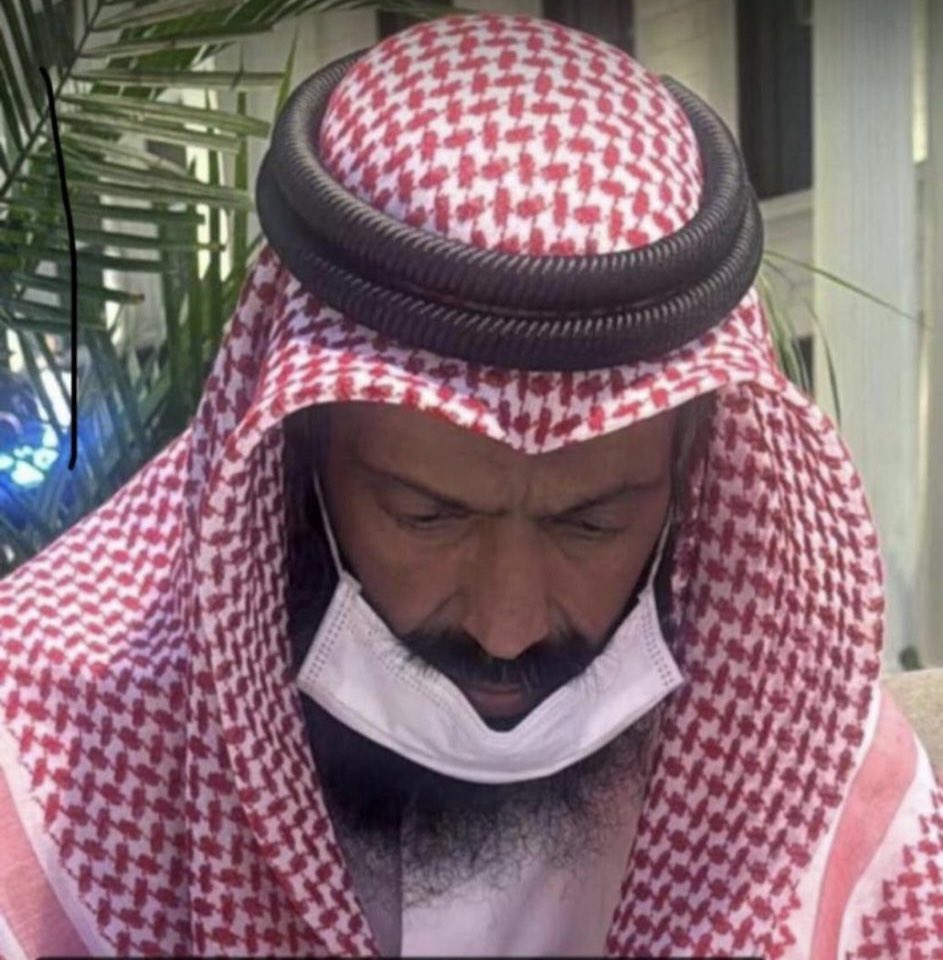 ABDULHADI_law's tweet photo. فُجعنا برحيل المستشار أحمد مصلح المطيري (بو محمد) إلى رحمة الله تعالى، وإنا على فراقه لمحزونون.
رحل من كانت له في القلب منزلة، ومن كان رفيق درب والدي في رحلاته الدعوية، يؤازره بالكلمة والموقف، وكان نعم الرفيق ونِعم الأخ.
شهادتي فيه مجروحة، فما عرفته إلا رجلاً وقورًا، نقيّ السيرة، طيب الأثر.
أعجزتني الكلمات أن توفيه حقه، لكنه عند الله أعلم بصدق نيّته وحسن عمله.
أسأل الله أن يغفر له، ويرحمه، ويجعل قبره روضة من رياض الجنة، وأن يُسكنه الفردوس الأعلى مع الصدّيقين والشهداء والصالحين، وحسن أولئك رفيقًا …