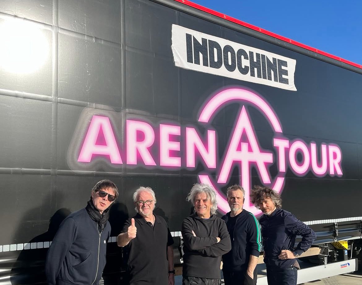 Infochine_'s tweet photo. ‼️ Le groupe #Indochine a vendu plus d’1 MILLION de billets pour leur tournée #ArenaTour et rajoute 7 dates portant à 104 concerts de cette tournée historique ! Incroyable ! 🥰 https://t.co/EgJukNsijV