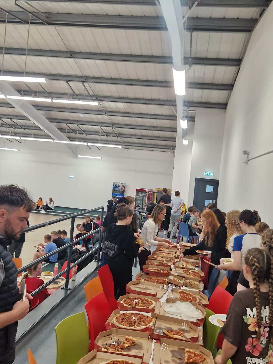 BathgateARK's tweet image. We would also like to express our thanks to @pizzahutuk Bathgate branch for their ongoing support of our reward scheme. Their lunchtime donation was greatly received after all the physical activity! 🍕 @BathAcadNews