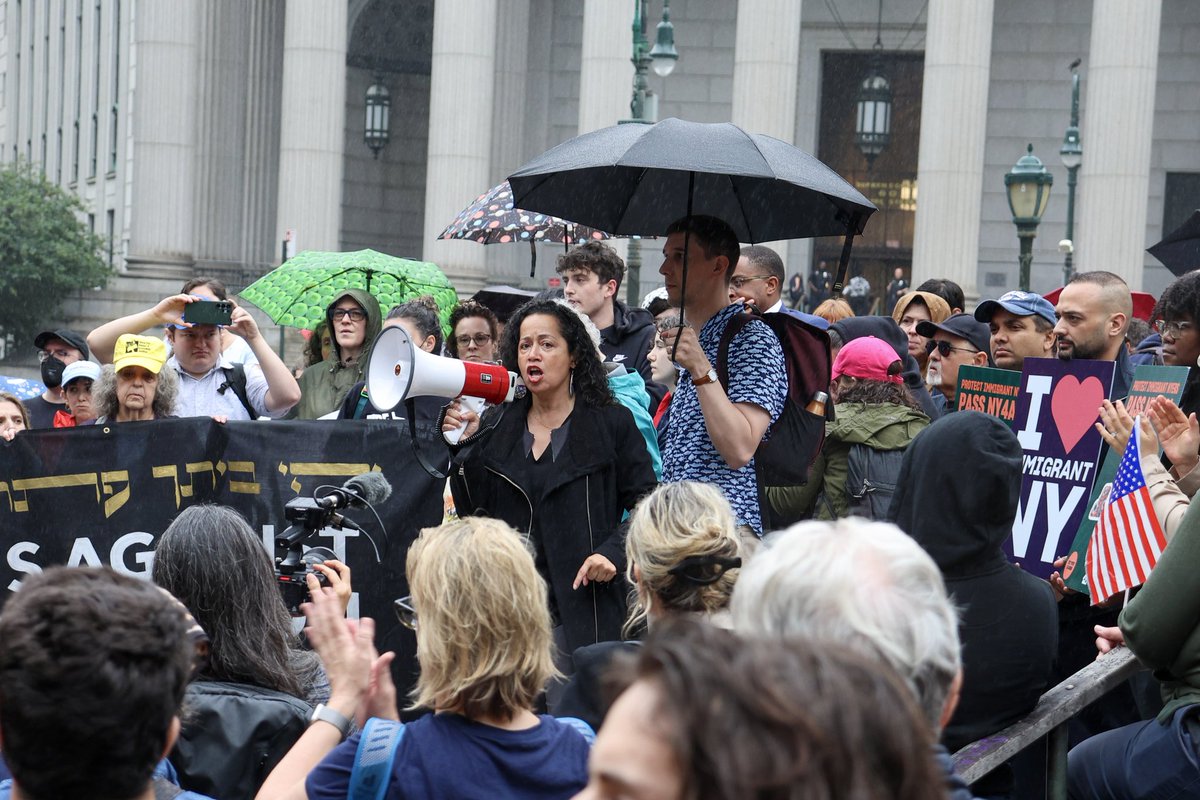 We can't continue to allow ICE to come into our city and inflict violence on our friends, neighbors, and even elected citywide officials. We demand that ICE release Brad Lander. And I urge you to make sure that YOUR elected representatives are paying attention &amp; speaking out NOW.