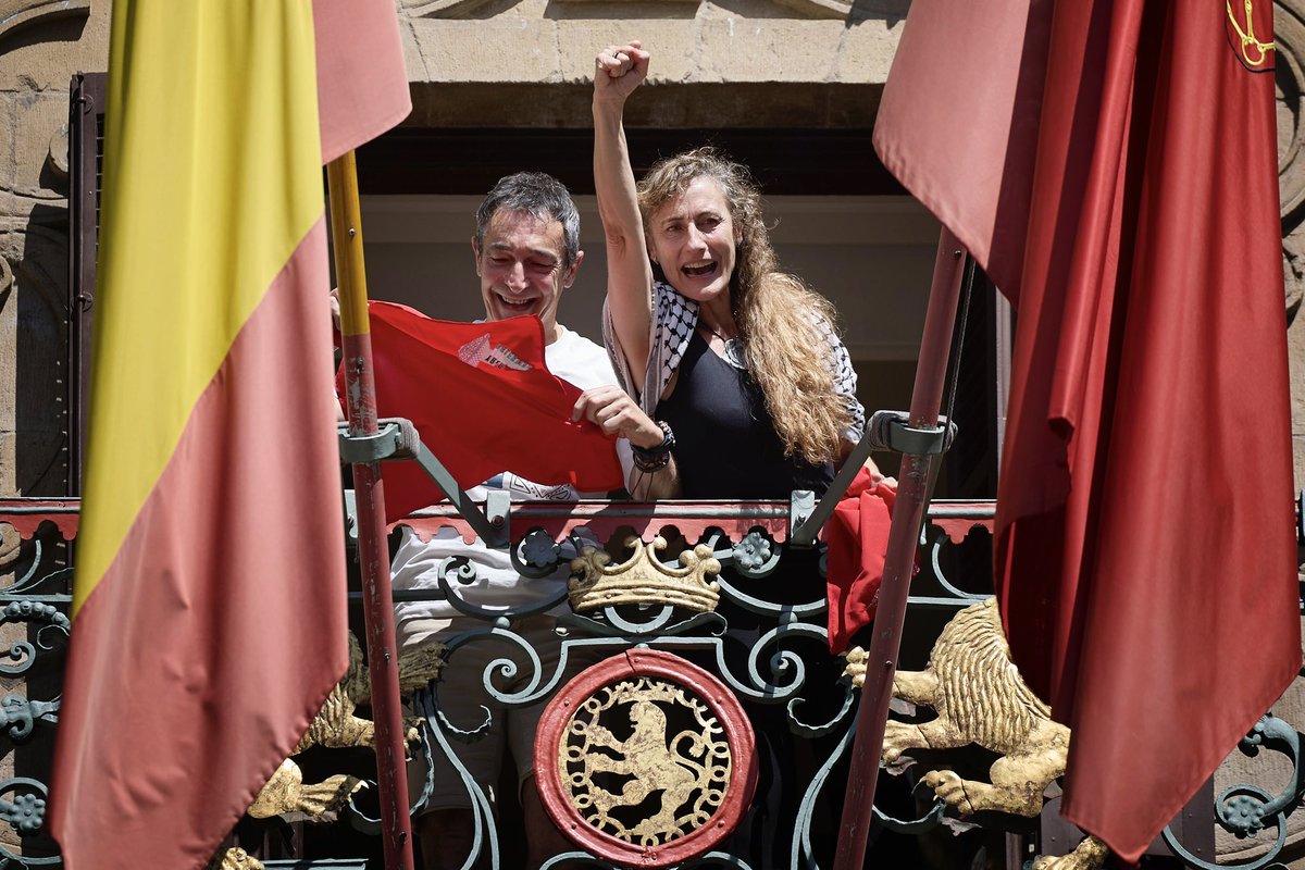 Ese puño en alto de Lidon Soriano es una pequeña victoria. Es el respaldo de la ciudadanía de Iruña a la causa Palestina y la candidatura de <a href="/yala_nafarroa/">YalaNafarroa</a> con Palestina a lanzar el Chupinazo de inicio de las fiestas de San Fermín. Palestina askatu!!!