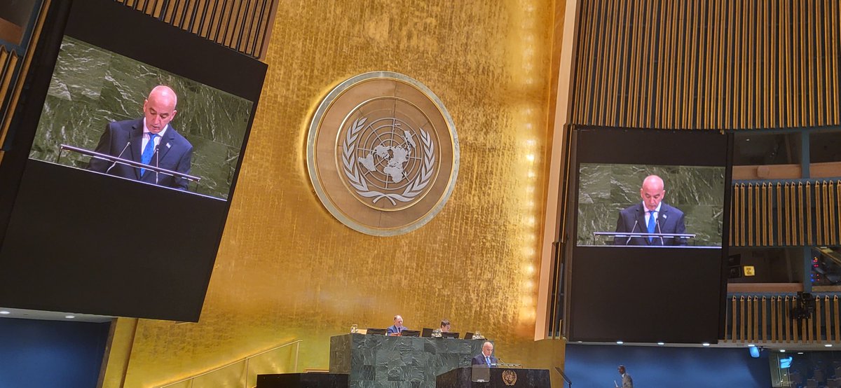 CUBAONU (@cubaonu) on Twitter photo <a href="/SoberonGuzman/">Ernesto Soberón</a> reiteró en la <a href="/ONU_es/">Naciones Unidas</a> el invariable compromiso de #Cuba 🇨🇺 con la causa del pueblo palestino y su legítimo derecho a vivir en paz, dignidad y con plena soberanía.
👀🔗📺↘️
youtu.be/p2FvgEKE6GA <a href="/SoberonGuzman/">Ernesto Soberón</a> reiteró en la <a href="/ONU_es/">Naciones Unidas</a> el invariable compromiso de #Cuba 🇨🇺 con la causa del pueblo palestino y su legítimo derecho a vivir en paz, dignidad y con plena soberanía.
👀🔗📺↘️
youtu.be/p2FvgEKE6GA